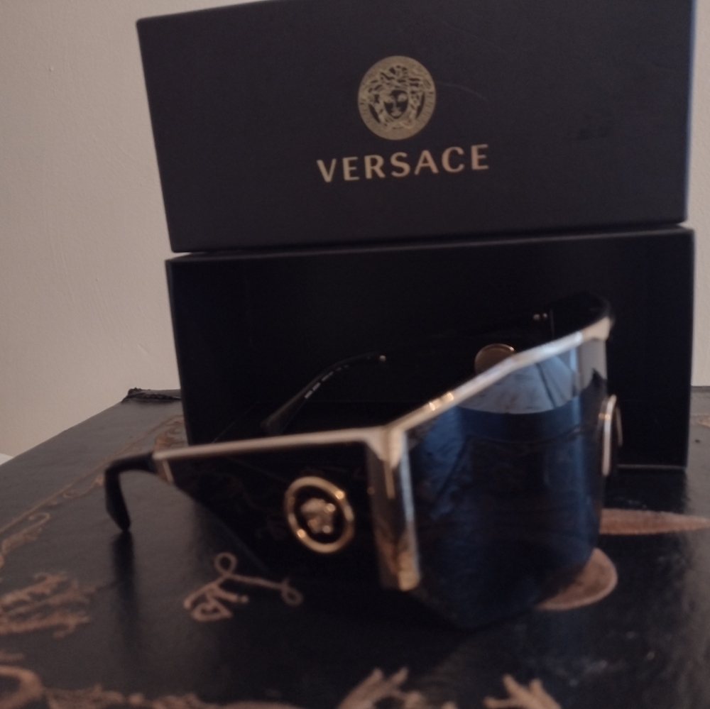 Women's Versace sunglasses - Picture 12 of 12
